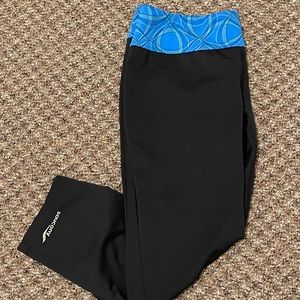 Saucony Women’s Leggings Pants Size Small Cropped Black Blue Running Yoga